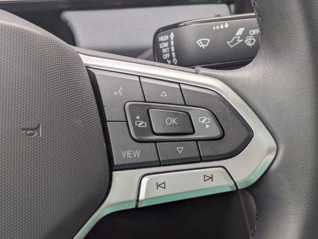 Used 2026 Volkswagen Jetta SE FWD image 32