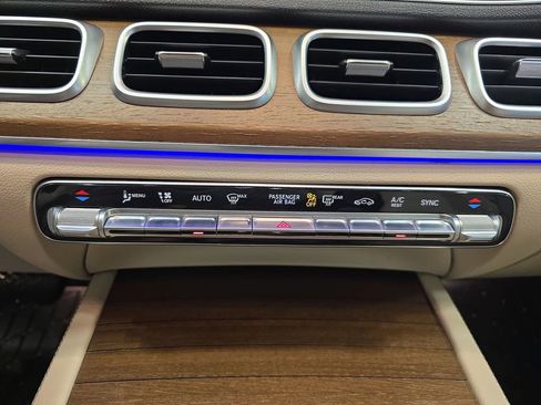 Certified 2022 Mercedes-Benz GLE 350 4MATIC w/ Premium Package image 24