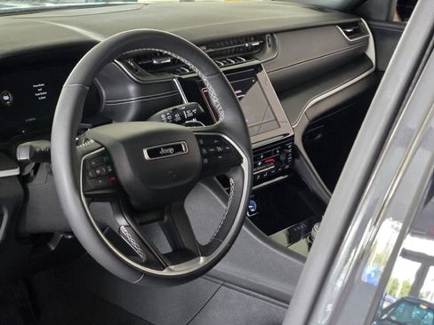 Used 2023 Jeep Grand Cherokee Altitude AWD/4WD image 24