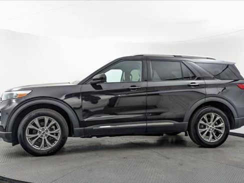 Used 2022 Ford Explorer Limited AWD/4WD image 3