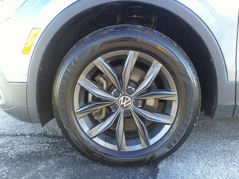 Used 2022 Volkswagen Tiguan SE image 12