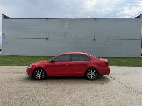 Used 2016 Volkswagen Jetta Sport FWD image 4