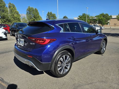 Used 2017 INFINITI QX30 Premium w/ Navigation Package AWD/4WD image 5