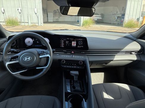 Used 2025 Hyundai Elantra SEL image 34