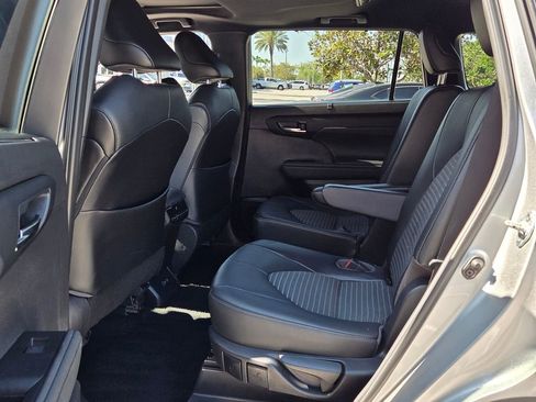Used 2021 Toyota Highlander XSE image 10