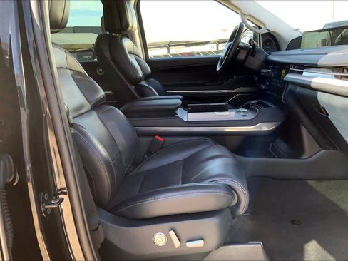 Used 2025 Lincoln Navigator Reserve AWD/4WD image 16
