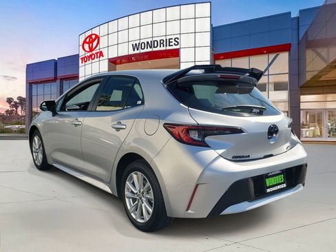 Used 2024 Toyota Corolla SE w/ SE Package image 3