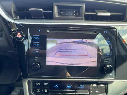 Used 2018 Toyota Corolla LE FWD image 12