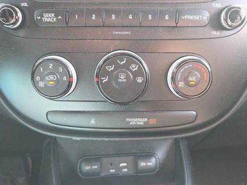 Used 2018 Kia Soul image 27