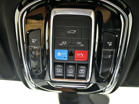 Used 2021 Jeep Grand Cherokee L Overland w/ Luxury Tech Group IV AWD/4WD image 24