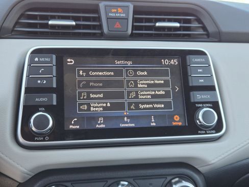 Used 2022 Nissan Versa SV image 11