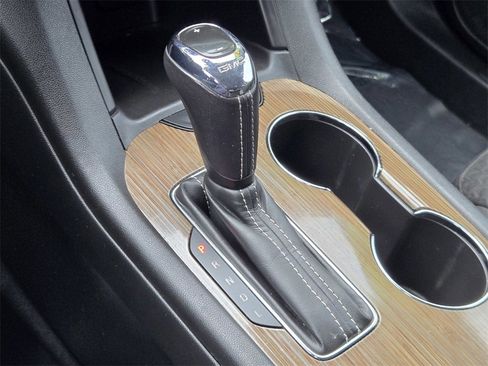 Used 2018 GMC Acadia SLE image 21