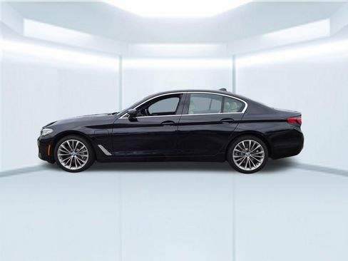 Used 2021 BMW 530e w/ Premium Package RWD image 2