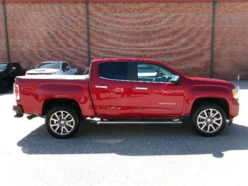 Used 2021 GMC Canyon Denali image 2