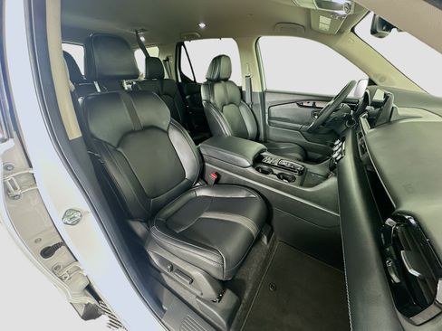 Used 2025 Honda Pilot EX-L image 32