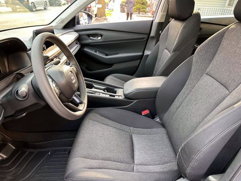 Used 2025 Honda Accord SE image 13