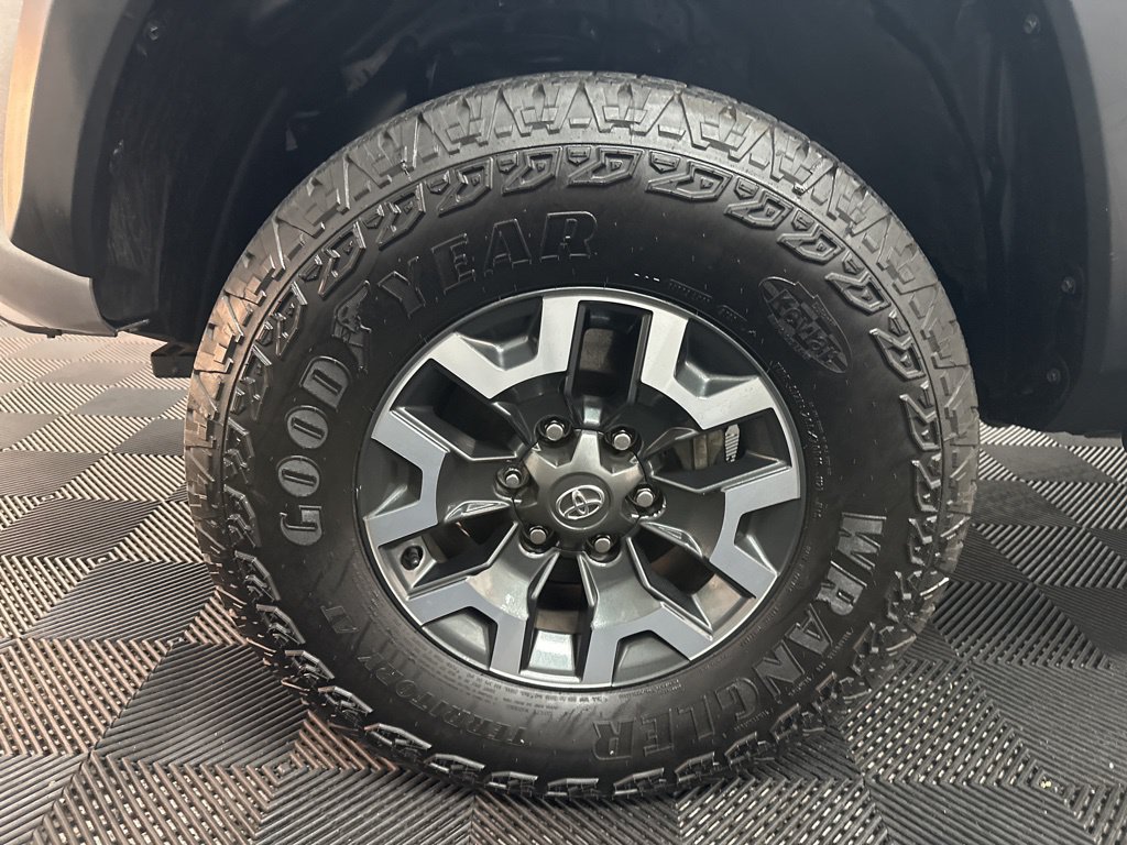 Used 2022 Toyota Tacoma TRD Off-Road w/ Technology Package AWD/4WD image 35