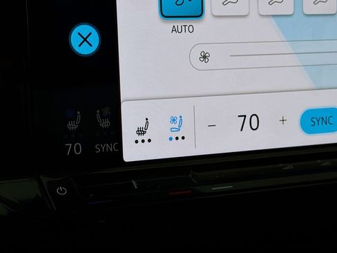 Used 2025 Volkswagen Atlas Cross Sport SE image 24