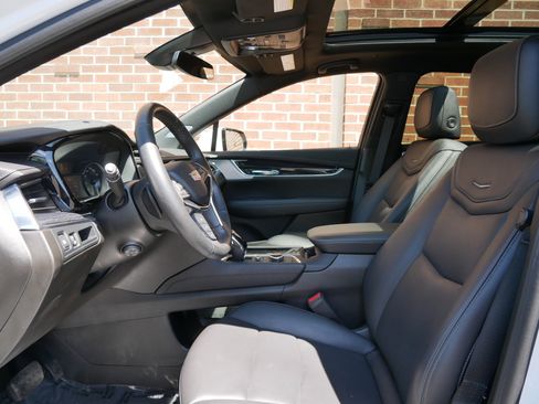 Certified 2023 Cadillac XT5 Premium Luxury AWD/4WD image 6
