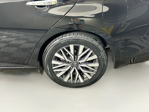 Used 2025 Nissan Altima 2.5 SV image 11