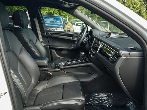 Used 2024 Porsche Macan image 16