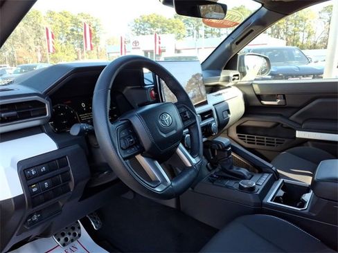 Used 2024 Toyota Tacoma TRD Sport image 14