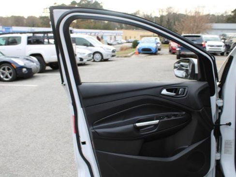 Used 2019 Ford Escape SE FWD image 18