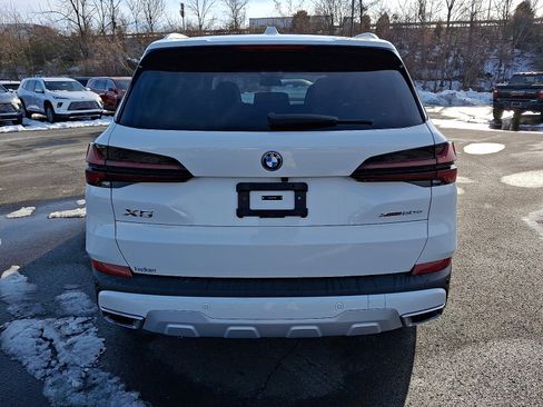 Used 2025 BMW X5 xDrive50e image 5