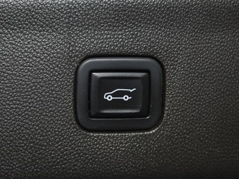 Used 2022 Buick Enclave Essence w/ Experience Buick Package image 8