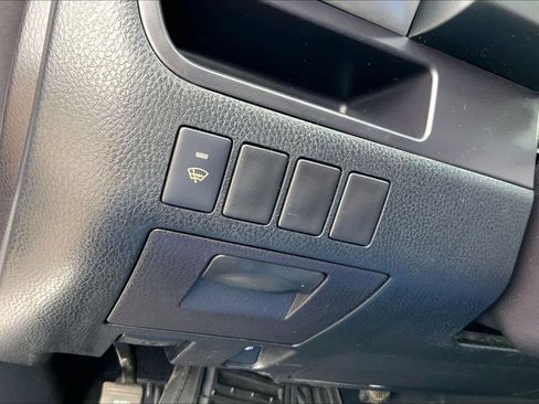 Used 2015 Toyota Highlander LE image 32