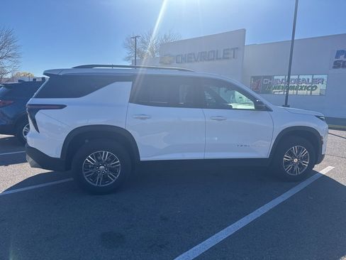 Certified 2025 Chevrolet Traverse LT image 2