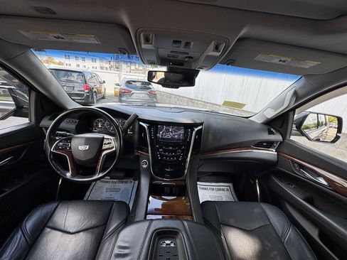 Used 2015 Cadillac Escalade Luxury AWD/4WD image 7