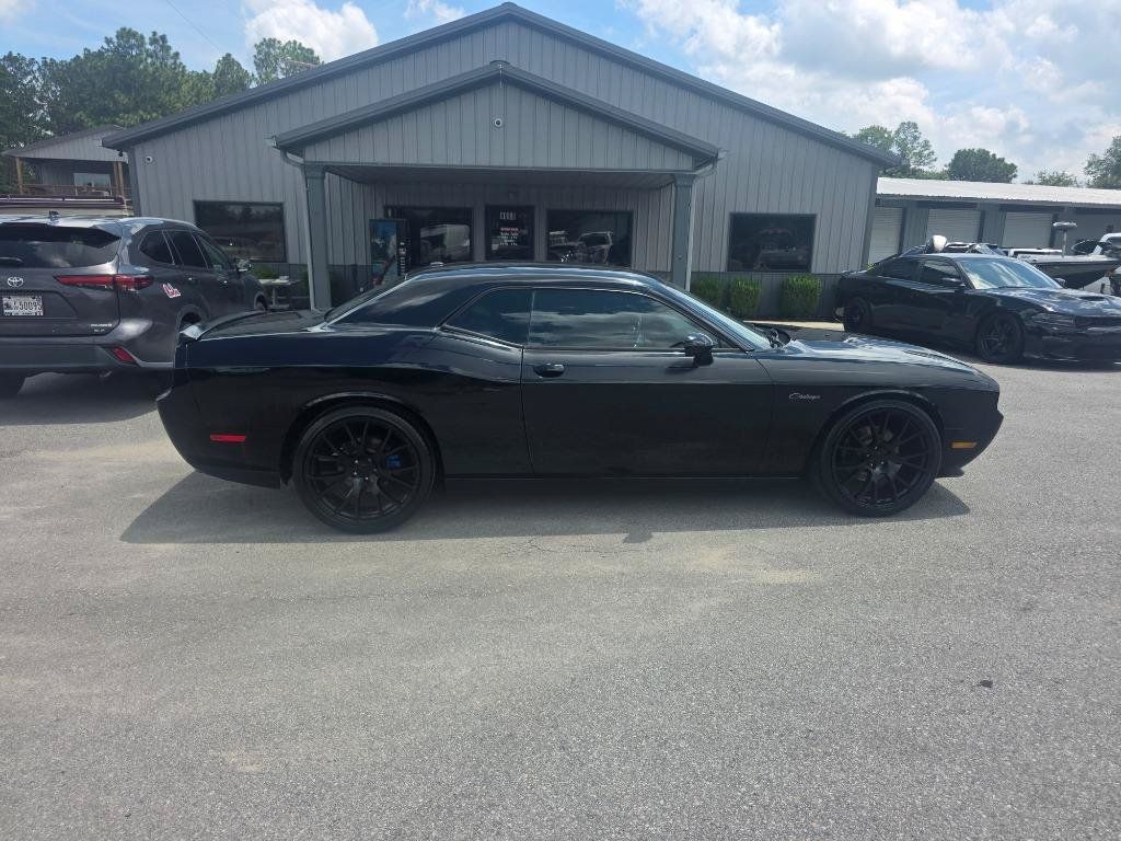 Used 2013 Dodge Challenger R/T RWD image 3