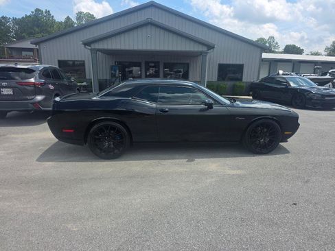 Used 2013 Dodge Challenger R/T RWD image 3
