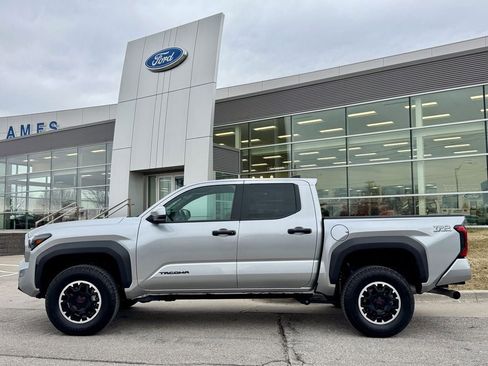 Used 2024 Toyota Tacoma TRD Off-Road AWD/4WD image 3