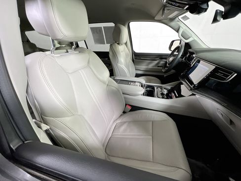 Used 2022 Jeep Wagoneer Series III w/ Flexible Seating Group image 28