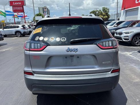 Used 2019 Jeep Cherokee Latitude w/ Popular Appearance Group FWD image 4
