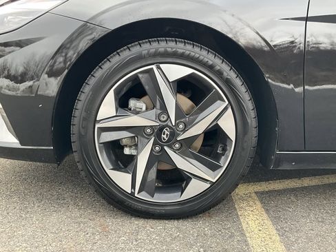 Used 2023 Hyundai Elantra Limited image 21