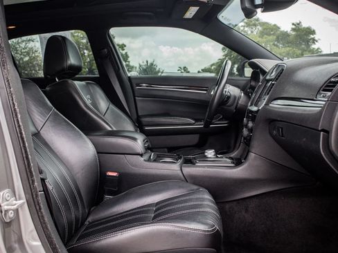 Used 2018 Chrysler 300 S w/ 300S Premium Group RWD image 20