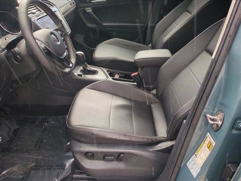 Used 2021 Volkswagen Tiguan SE FWD image 8