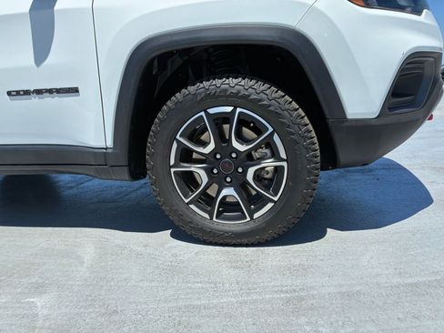 Used 2025 Jeep Compass Trailhawk AWD/4WD image 29
