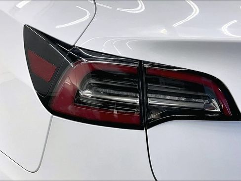 Used 2022 Tesla Model 3 Long Range AWD/4WD image 27