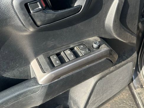 Used 2018 Toyota Tacoma SR5 image 8