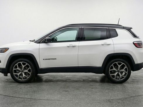 Used 2025 Jeep Compass Limited image 5