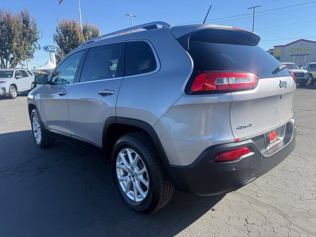Used 2018 Jeep Cherokee Latitude w/ Safety Group AWD/4WD image 4