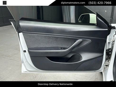 Used 2021 Tesla Model 3 Performance image 22