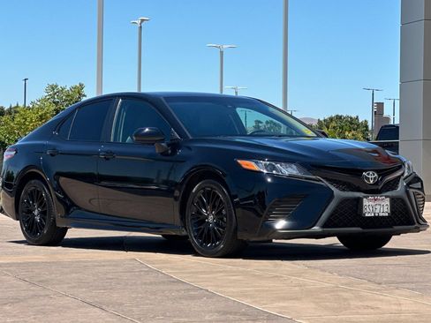 Certified 2020 Toyota Camry SE FWD image 2