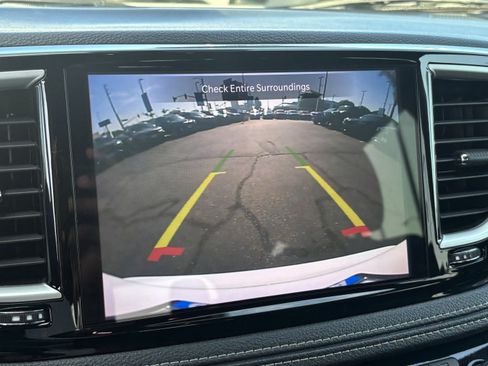 Used 2024 Chrysler Pacifica Touring FWD image 20