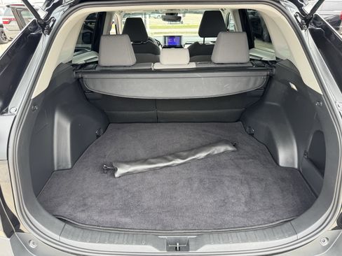 Used 2025 Toyota RAV4 XLE FWD image 31