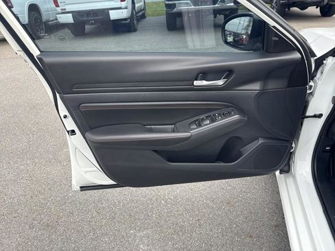 Used 2021 Nissan Altima 2.5 SR w/ SR Premium Package image 8